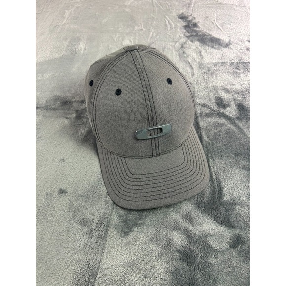 Oakley Flexfit Hat L/XL Gray Herringbone Stretch Fit Cap Performance Athletic - Picture 1 of 5